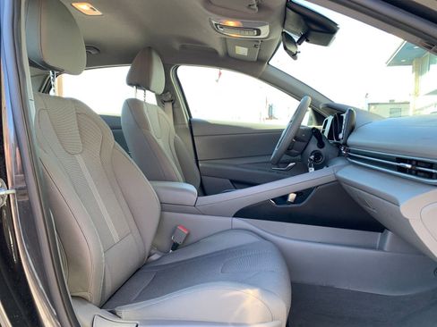 Used 2021 Hyundai Elantra SE image 34