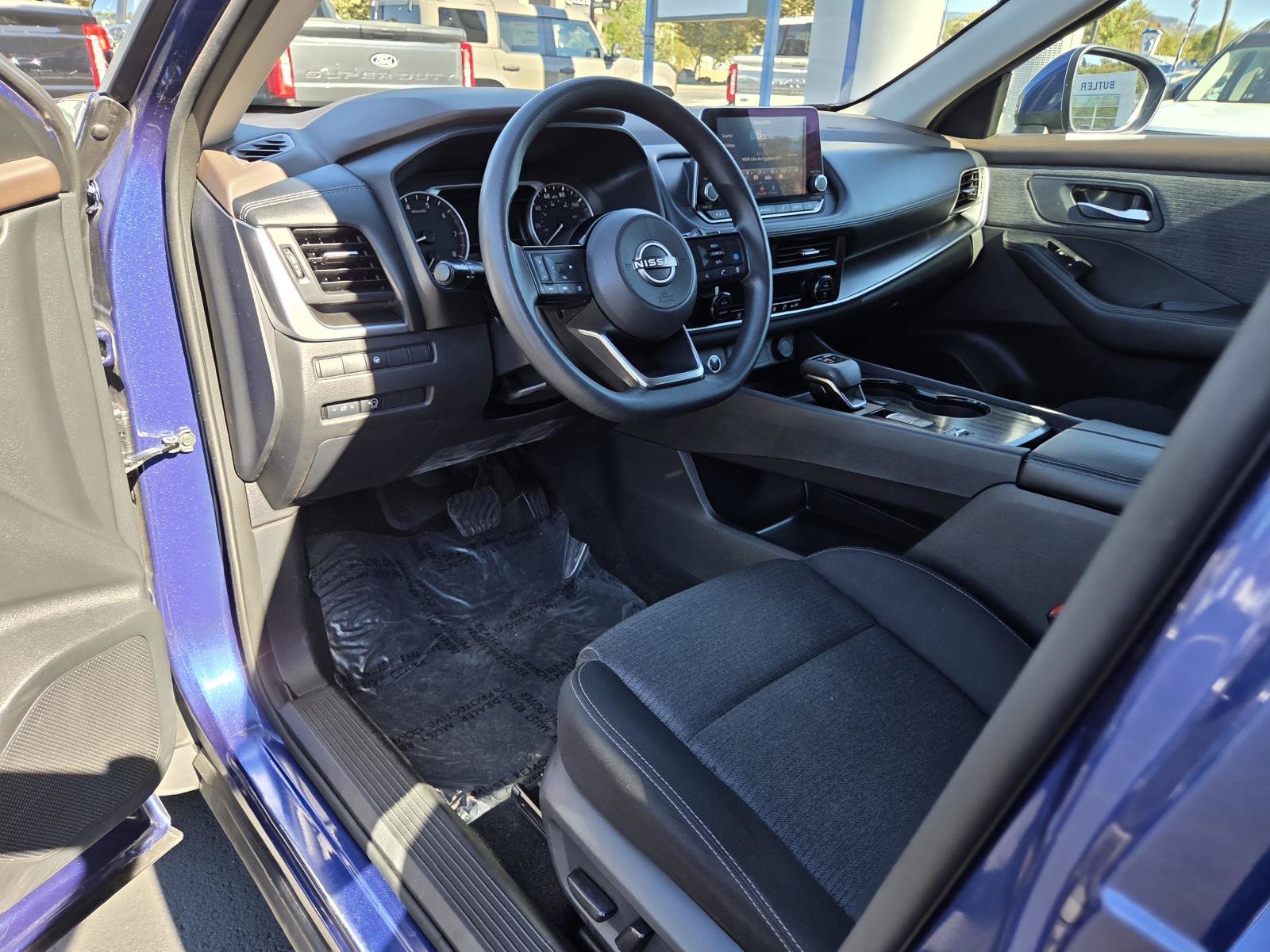 Used 2023 Nissan Rogue SV FWD image 11