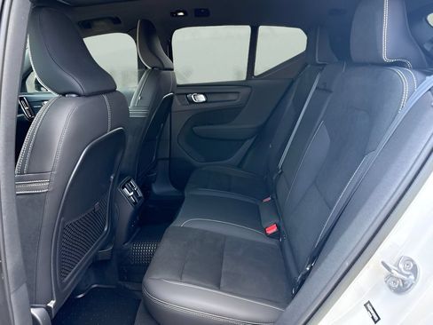 Used 2023 Volvo XC40 Recharge Ultimate AWD/4WD image 12