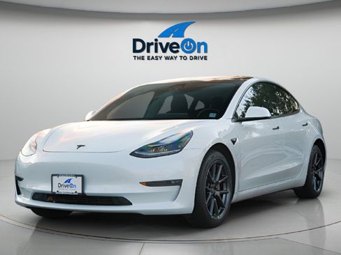 Used 2021 Tesla Model 3 Standard Range Plus RWD image 3