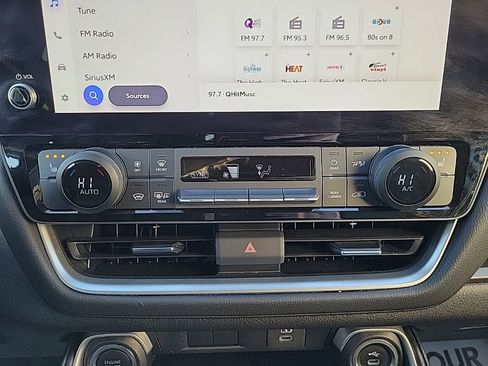 Used 2025 Toyota Grand Highlander AWD image 21