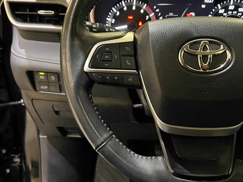 Certified 2023 Toyota Highlander XLE image 20