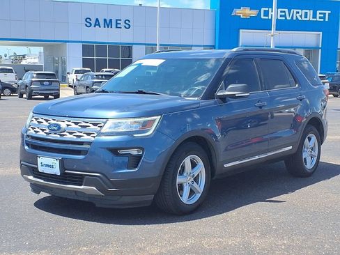 Used 2019 Ford Explorer XLT w/ Equipment Group 202A FWD image 4