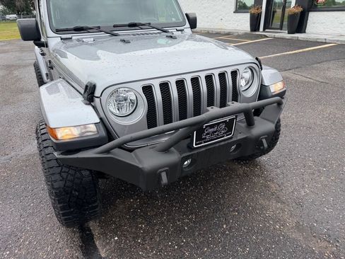 Used 2018 Jeep Wrangler Unlimited Sahara AWD/4WD image 13
