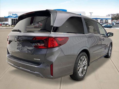 New 2026 Honda Odyssey Touring image 3