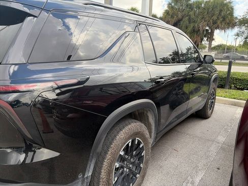 Used 2025 Chevrolet Traverse Z71 w/ Enhanced Driving Package AWD/4WD image 4