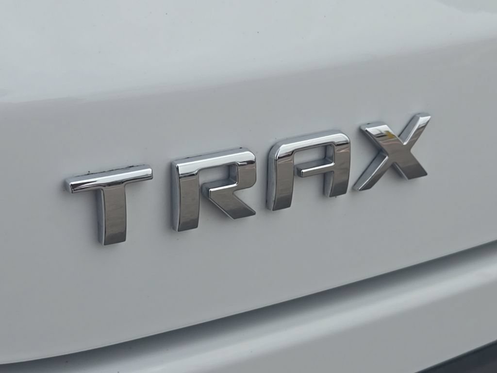 Certified 2025 Chevrolet Trax LT FWD image 38