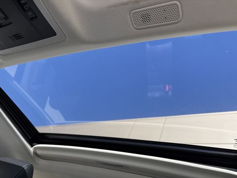 Used 2020 Lexus ES 300h w/ Premium Package image 28