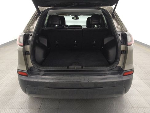 Used 2019 Jeep Cherokee Latitude Plus w/ Comfort/Convenience Group image 29