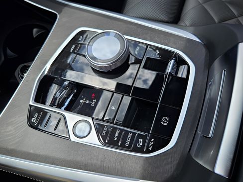 New 2026 BMW X5 xDrive50e w/ Executive Package image 25