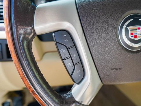 Used 2009 Cadillac Escalade AWD image 30