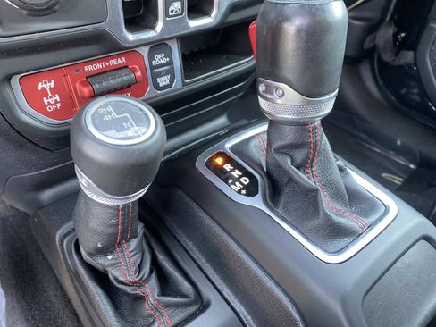 Used 2021 Jeep Wrangler Unlimited Rubicon AWD/4WD image 17