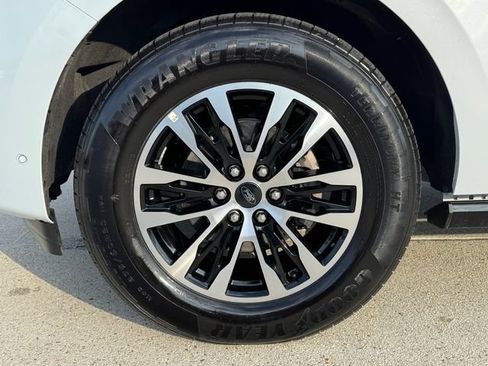 Used 2025 Ford Expedition Platinum AWD/4WD image 10