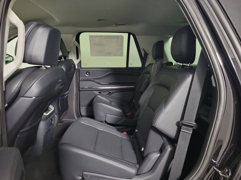 New 2027 Lincoln Navigator Premiere RWD image 15