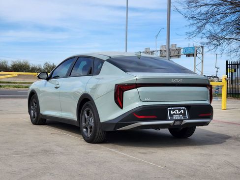 New 2025 Kia K4 LXS image 4