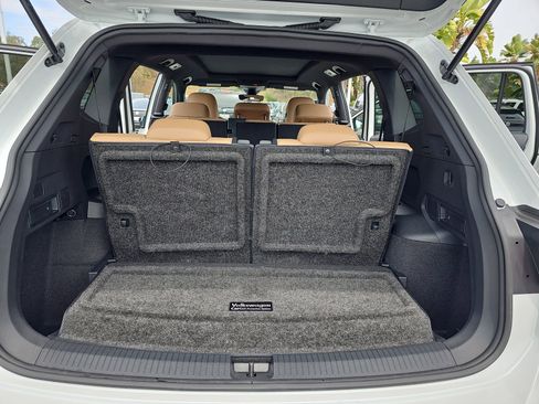 Certified 2023 Volkswagen Tiguan SE R-Line FWD image 13