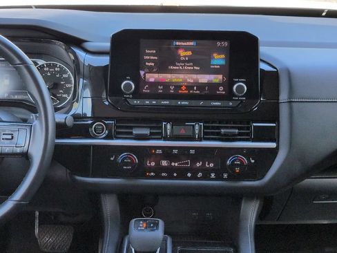 Used 2022 Nissan Pathfinder SV FWD image 18