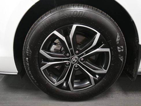Used 2026 Toyota Sienna Platinum AWD/4WD image 35