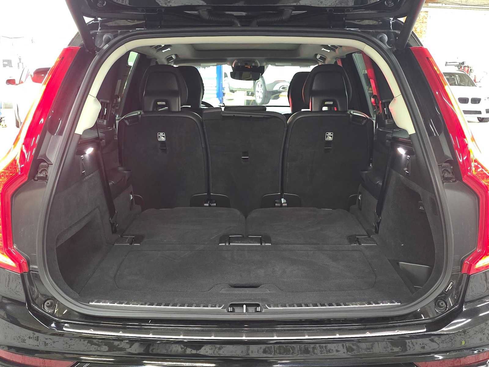 Used 2022 Volvo XC90 T6 Momentum w/ Climate Package AWD/4WD image 14
