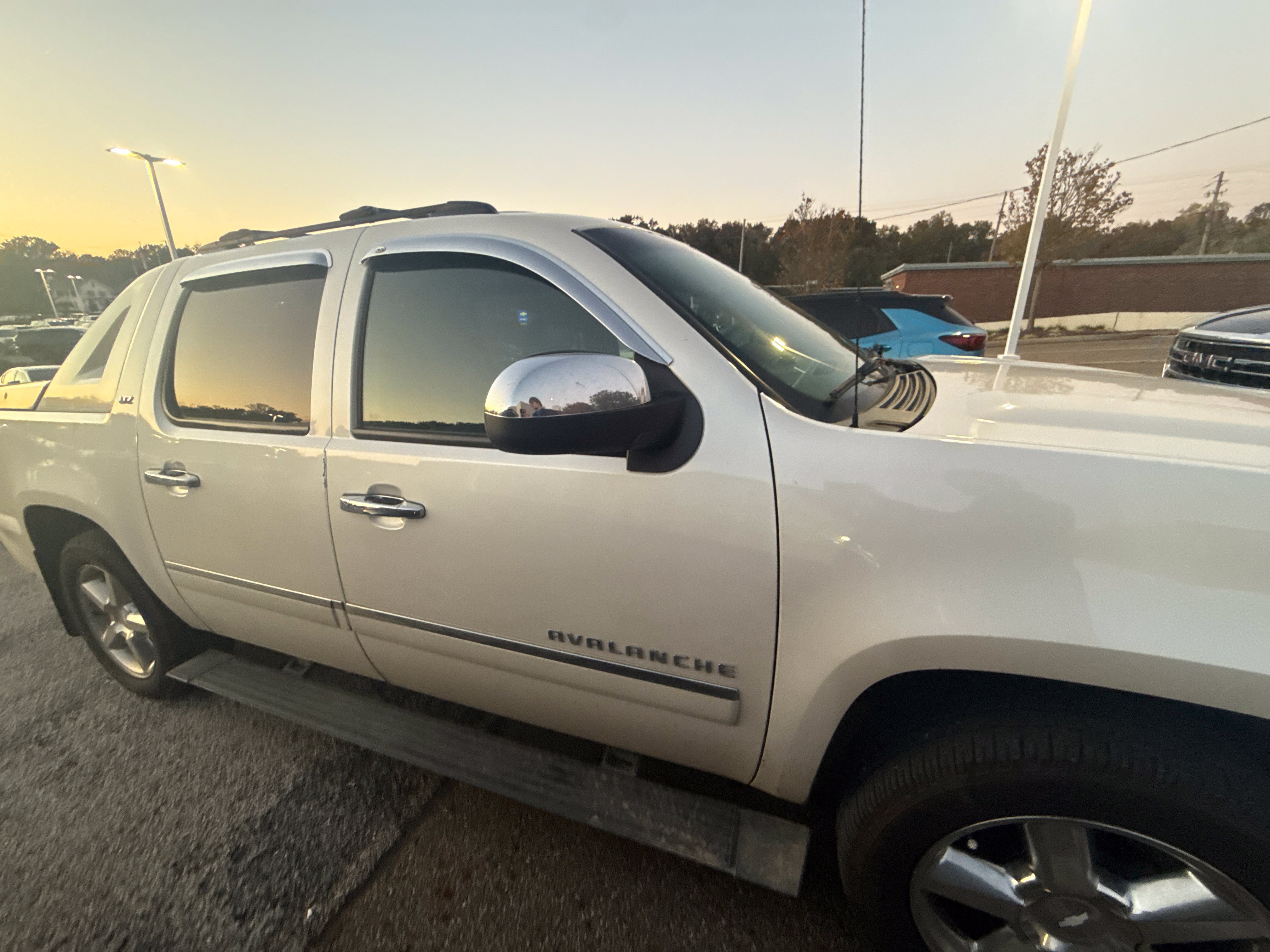 Used 2012 Chevrolet Avalanche LTZ AWD/4WD image 3