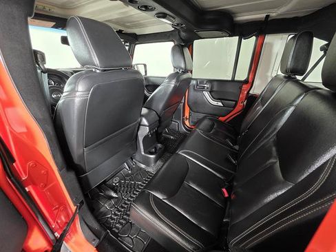 Used 2015 Jeep Wrangler Unlimited Sahara w/ Max Tow Package AWD/4WD image 32