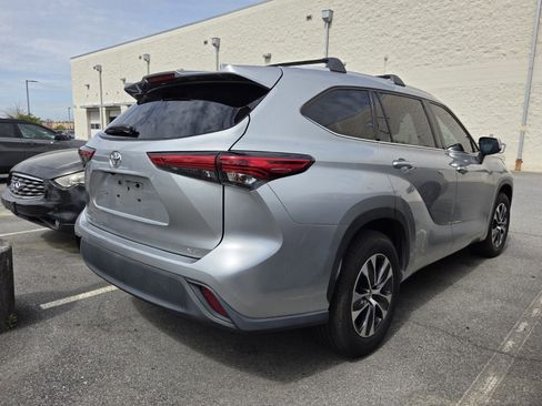 Used 2020 Toyota Highlander XLE image 6