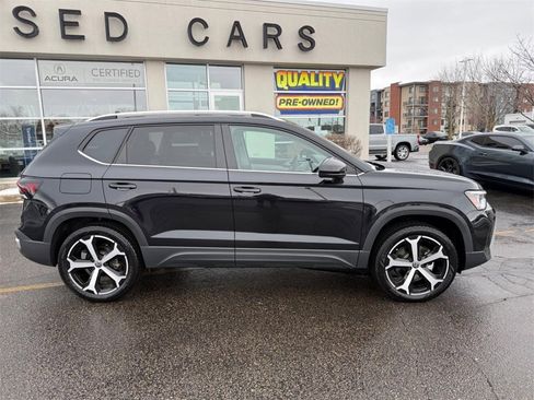 Certified 2025 Volkswagen Taos SEL image 2