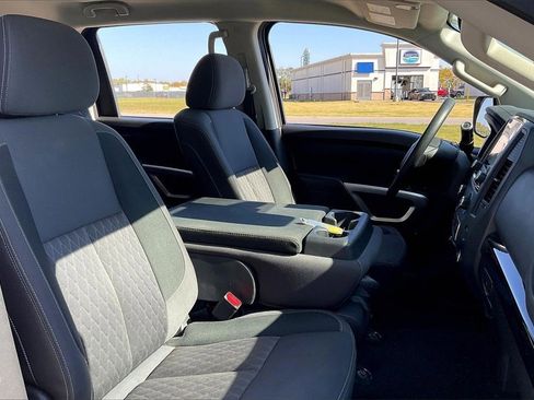 Used 2023 Nissan Titan SV image 30