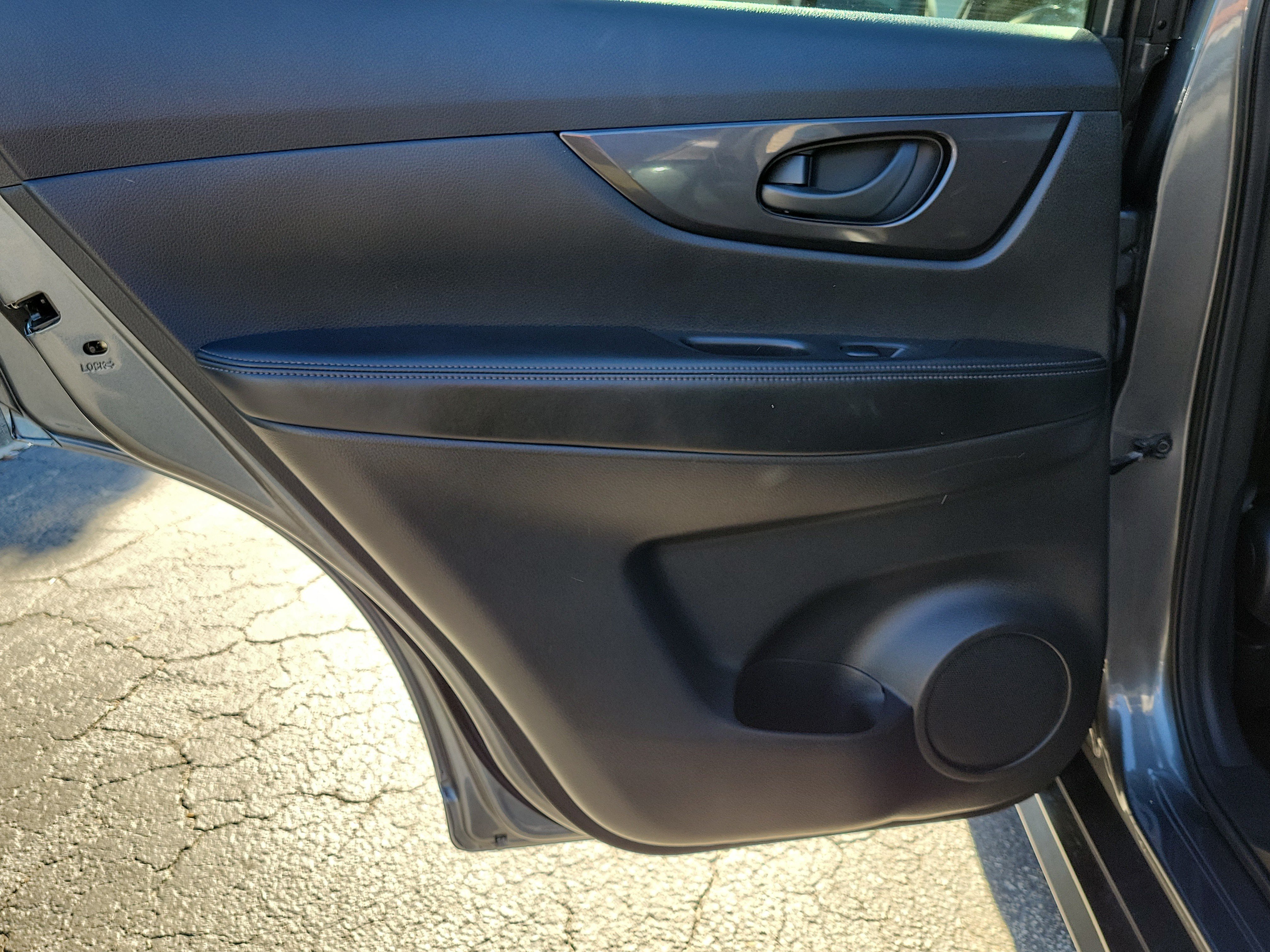 Used 2020 Nissan Rogue S FWD image 11