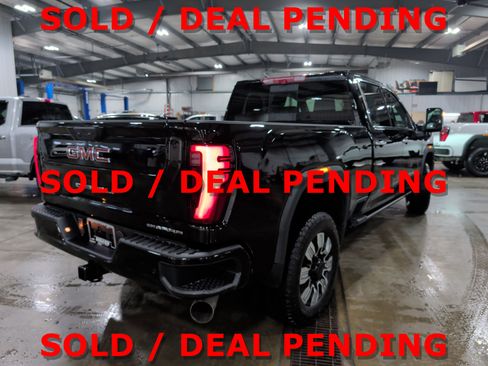 Used 2025 GMC Sierra 3500 Denali w/ Denali Reserve Package image 3