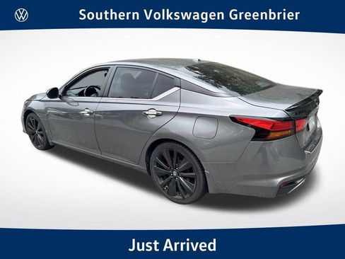 Used 2022 Nissan Altima 2.5 SR w/ Midnight Edition Package FWD image 1