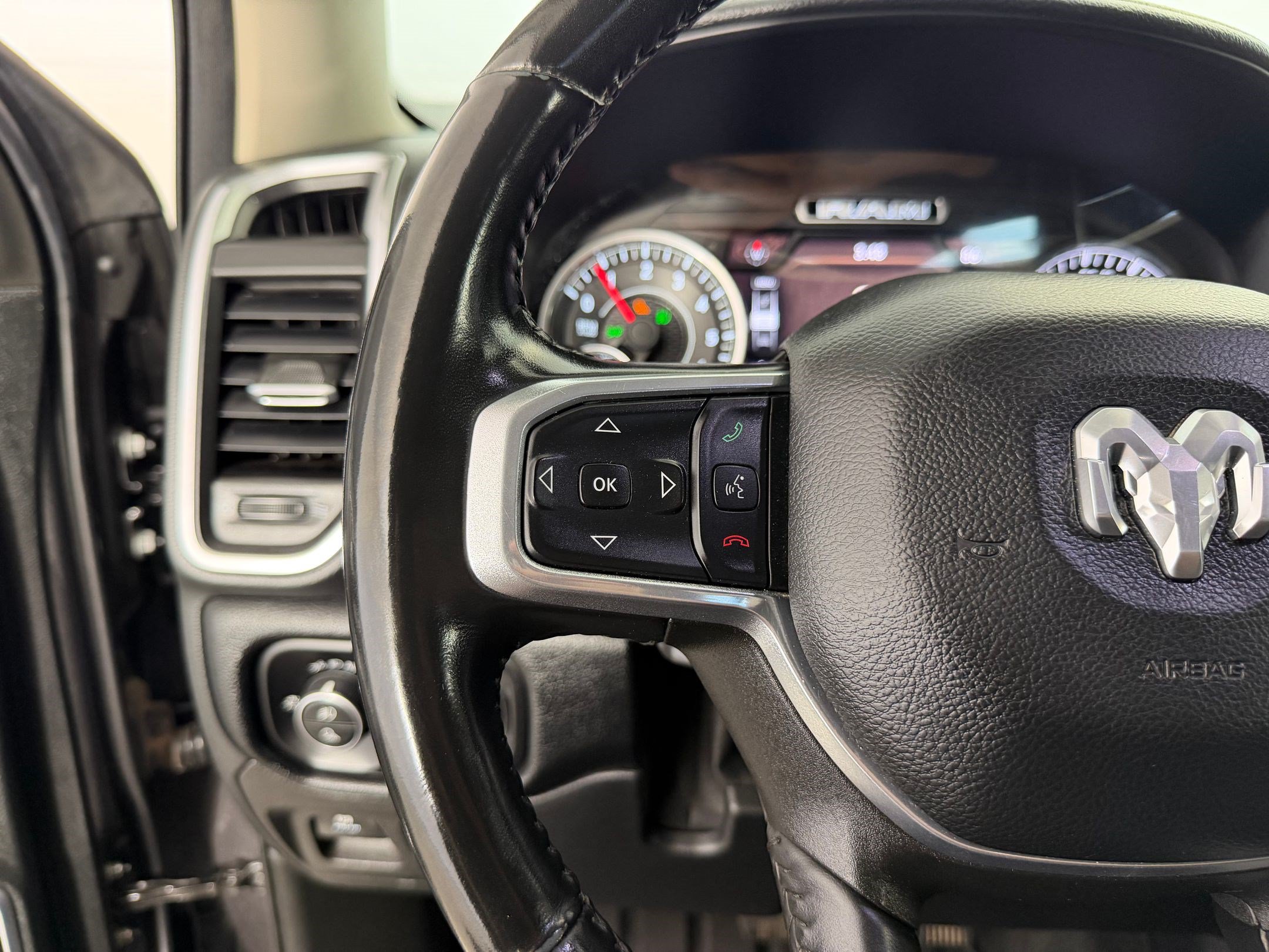 Used 2022 RAM 1500 Laramie AWD/4WD image 14