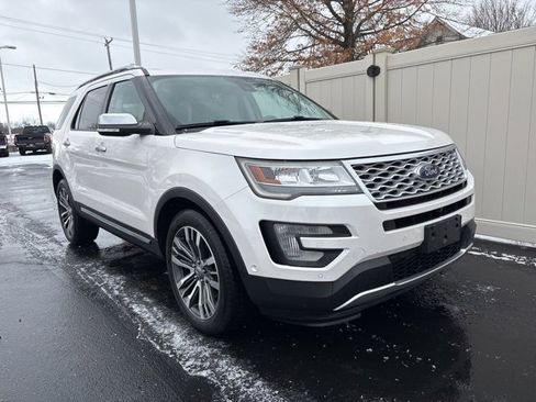 Used 2017 Ford Explorer Platinum image 2