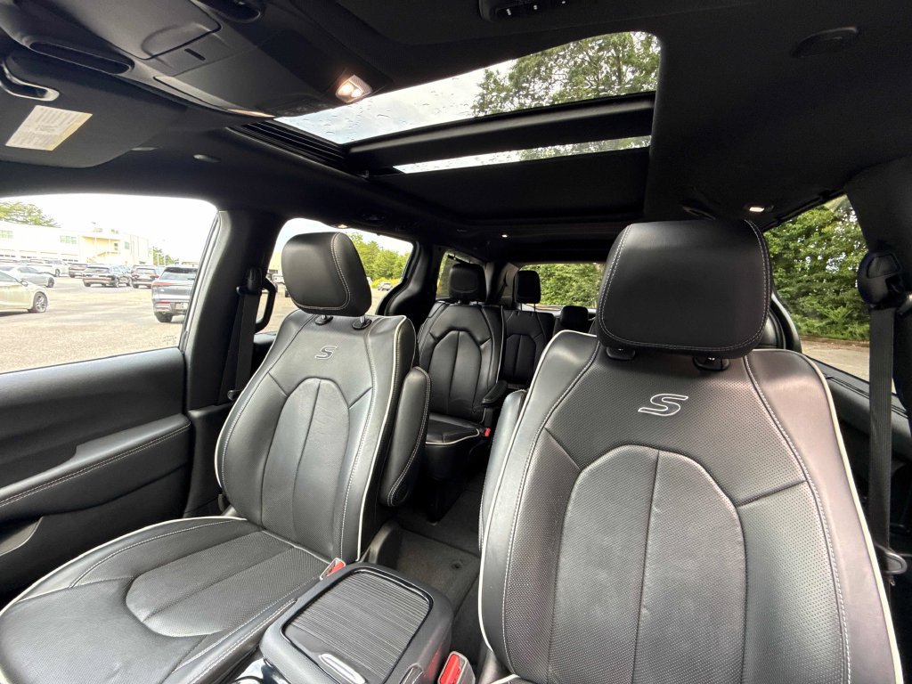 Used 2025 Chrysler Pacifica Limited FWD image 26