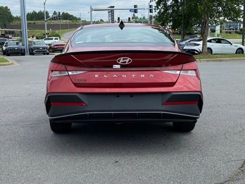 Certified 2025 Hyundai Elantra SEL image 6