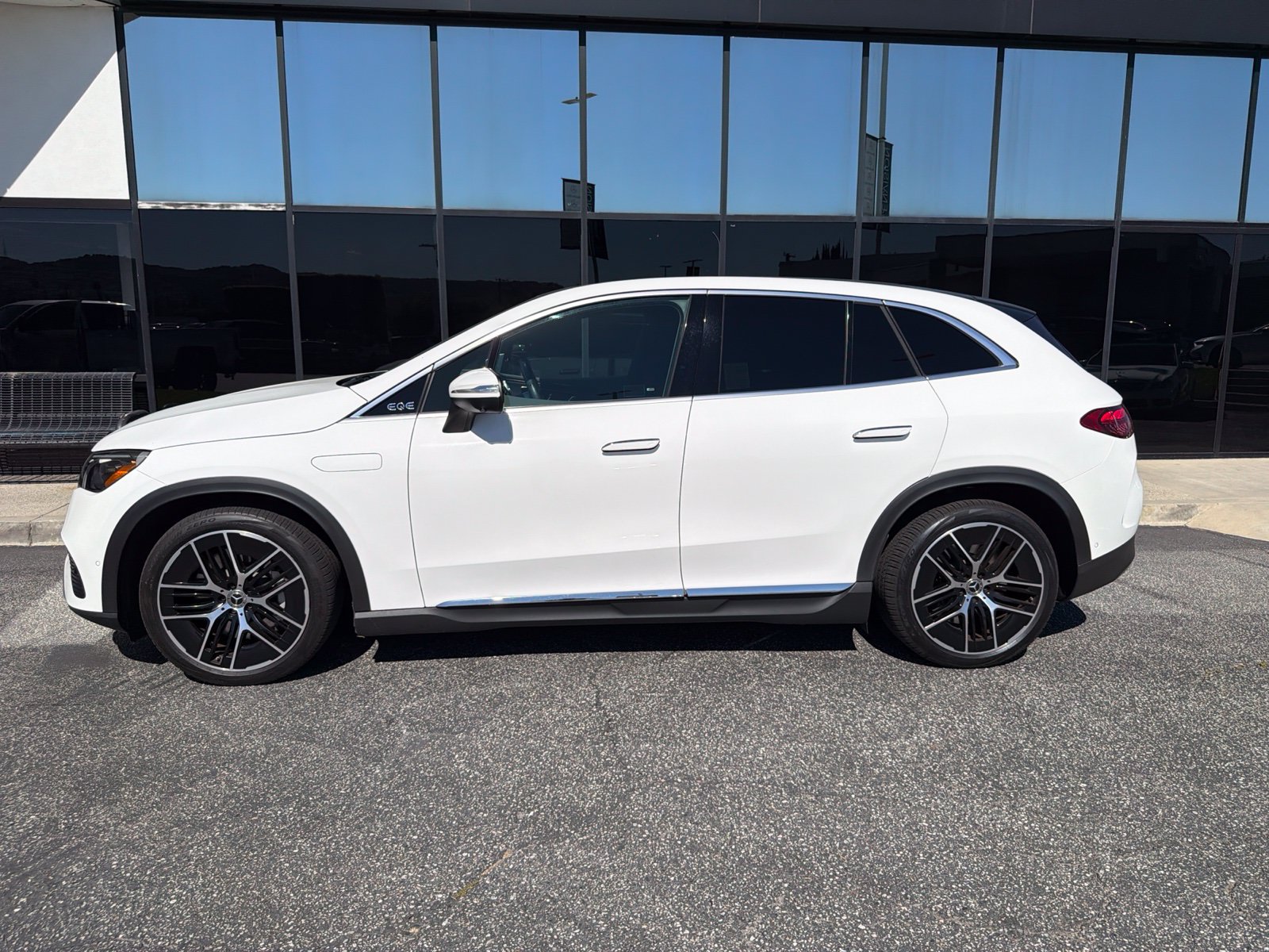 Used 2023 Mercedes-Benz EQE 350+ 4MATIC SUV image 3