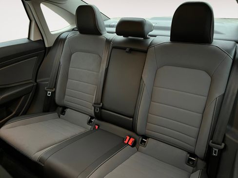 Certified 2025 Volkswagen Jetta SE w/ Sunroof Package image 13