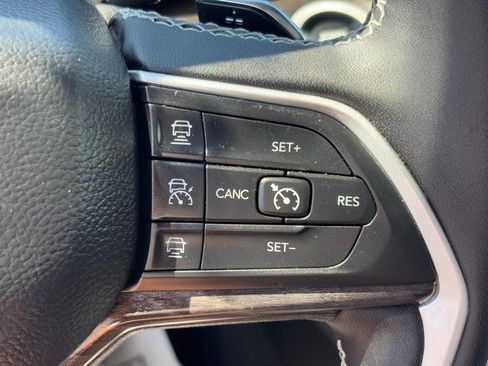 Used 2023 Jeep Grand Cherokee L Limited AWD/4WD image 19