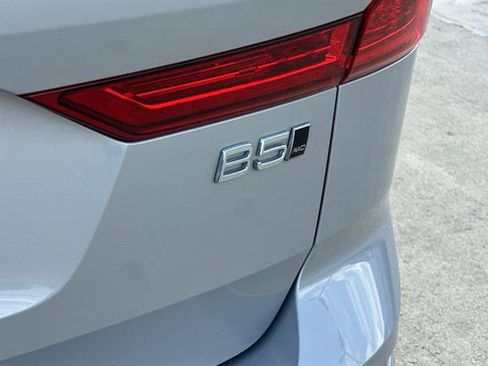 Certified 2025 Volvo XC60 B5 Plus image 31