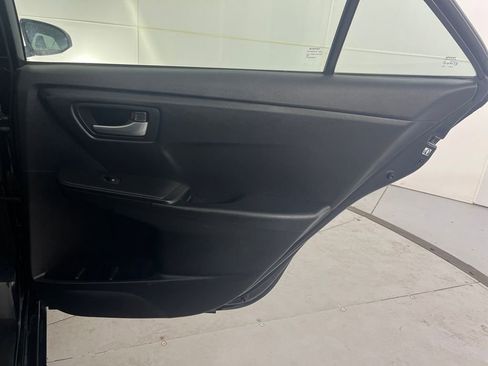 Used 2017 Toyota Camry SE image 28