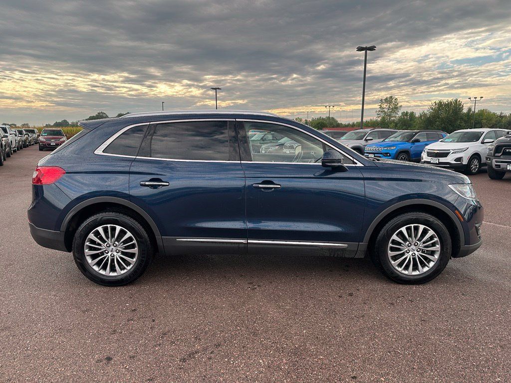 Used 2017 Lincoln MKX Select w/ Select Plus Package AWD/4WD image 35