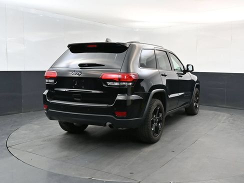 Used 2019 Jeep Grand Cherokee Laredo AWD/4WD image 5