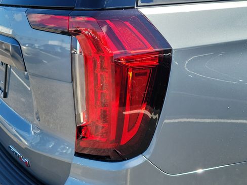 Used 2024 GMC Yukon AT4 AWD/4WD image 11