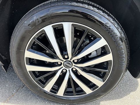 Certified 2024 Nissan Pathfinder Platinum w/ Lighting Package (N92) AWD/4WD image 10