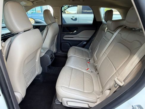 Used 2022 Lincoln Corsair AWD w/ Premium Package image 14