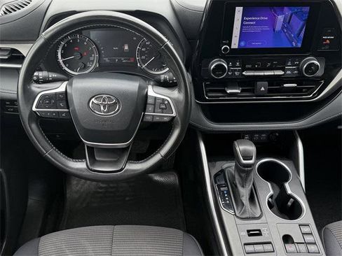 Certified 2024 Toyota Highlander LE image 10