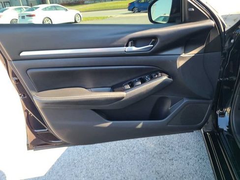 Used 2023 Nissan Altima 2.5 SV AWD/4WD image 17