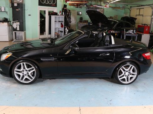 Used 2014 Mercedes-Benz SLK 250 w/ Premium Package image 32