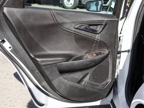 Used 2021 Chevrolet Malibu Premier image 36