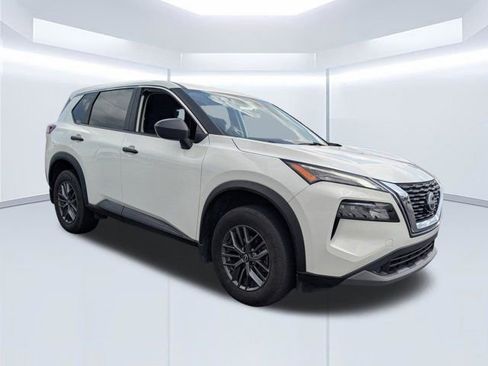 Used 2023 Nissan Rogue S FWD image 2